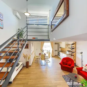 perla-castellana.hotels-in-trogir.com/