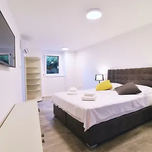apartments-pia-volosko-opatija.primorje-gorskikotar.com/